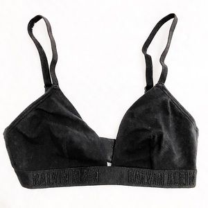 𝐶𝑎𝑙𝑣𝑖𝑛 𝐾𝑙𝑒𝑖𝑛 𝑇𝑟𝑖𝑎𝑛𝑔𝑙𝑒 𝐵𝑟𝑎